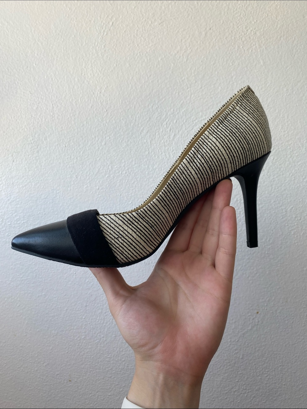 Audrey Brooke Black and White Striped Pointed-Toe Heels - Picture 4 of 4
